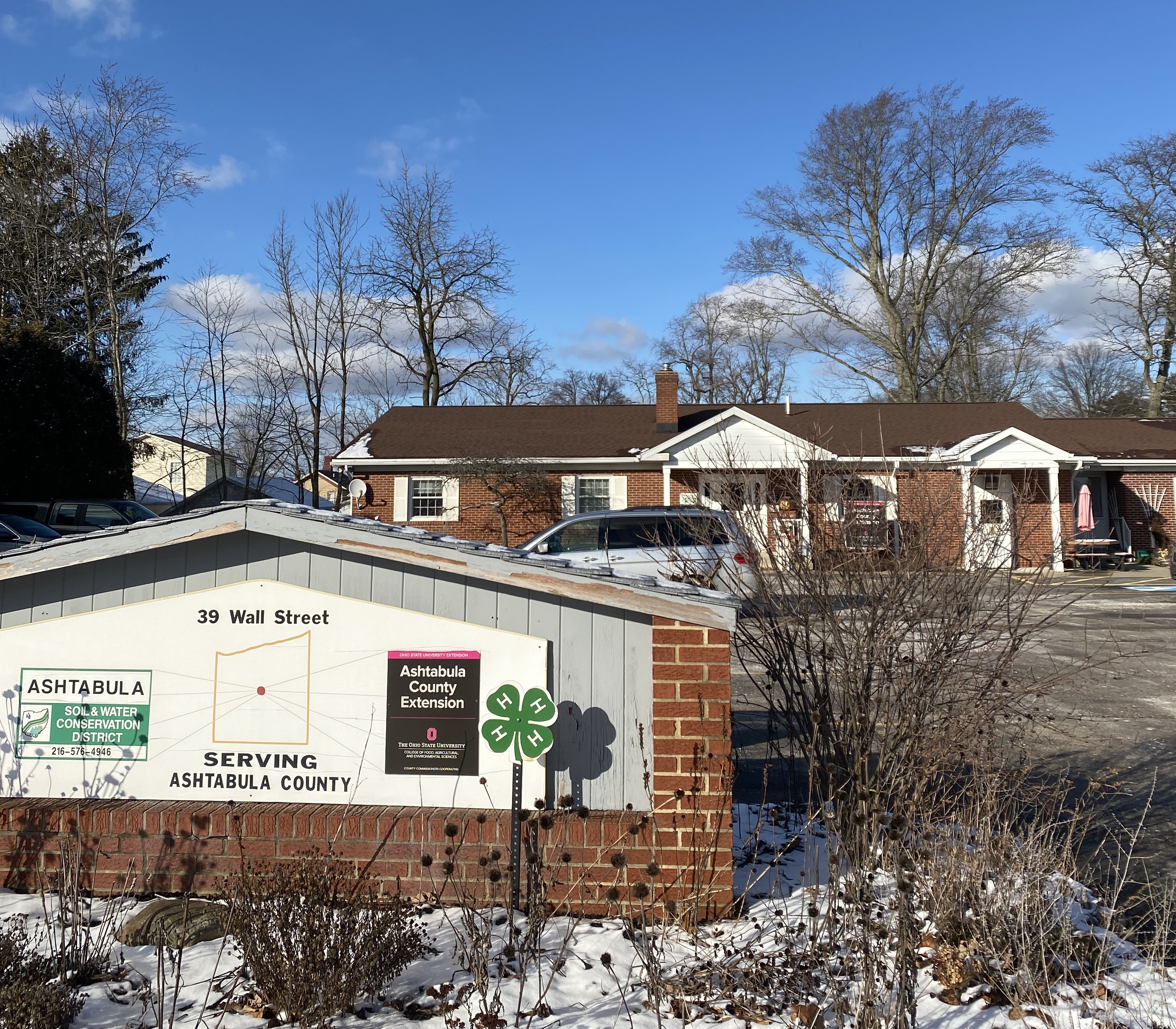 outside of 39 Wall St